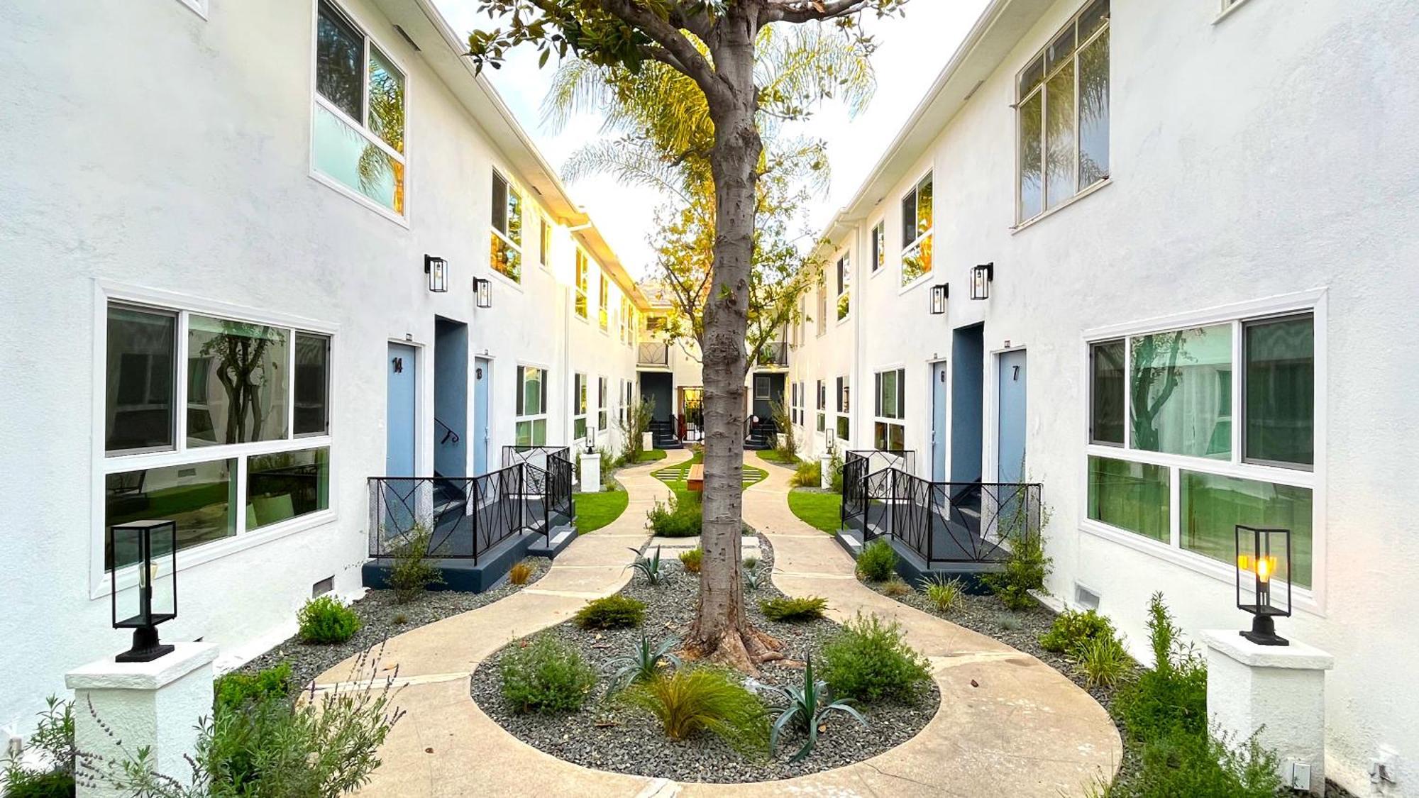 Hollywood/Thai Town Courtyard Apartment Лос-Анджелес Экстерьер фото